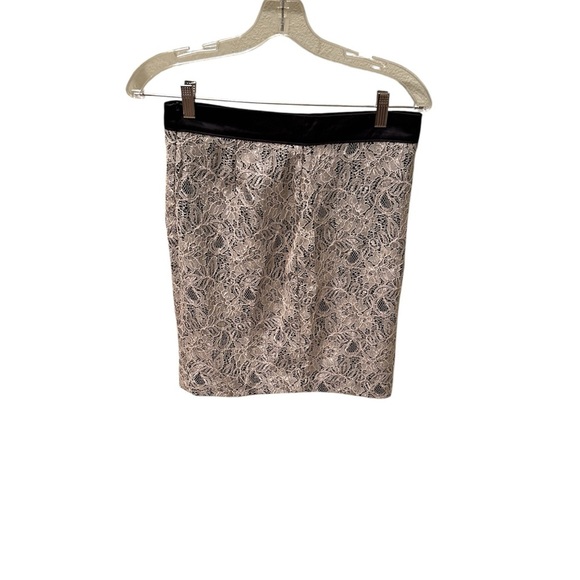 Forever 21 Elegant Black and Cream Lace Skirt - Picture 1 of 10